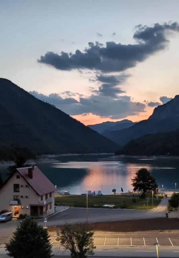 Piva Lake Plužine Buitenkant foto